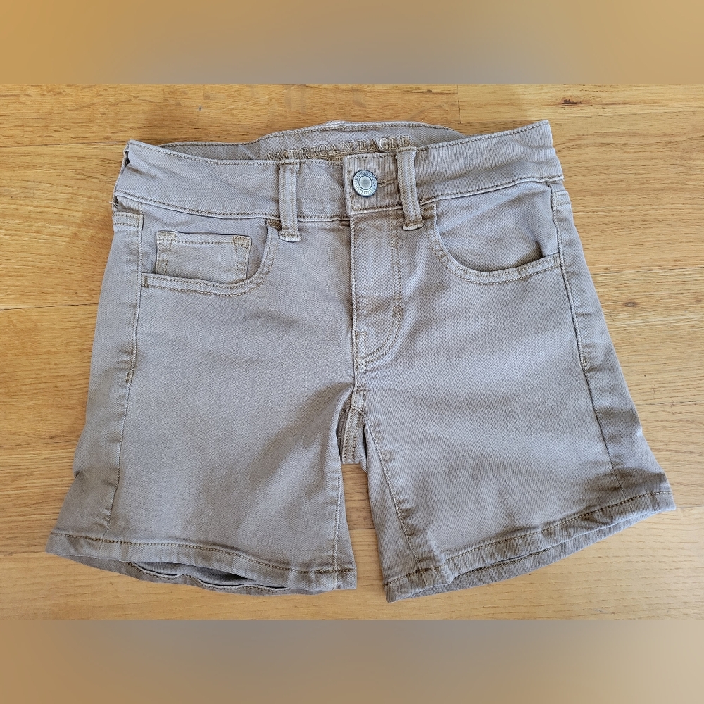 Size 00 American Eagle shorts